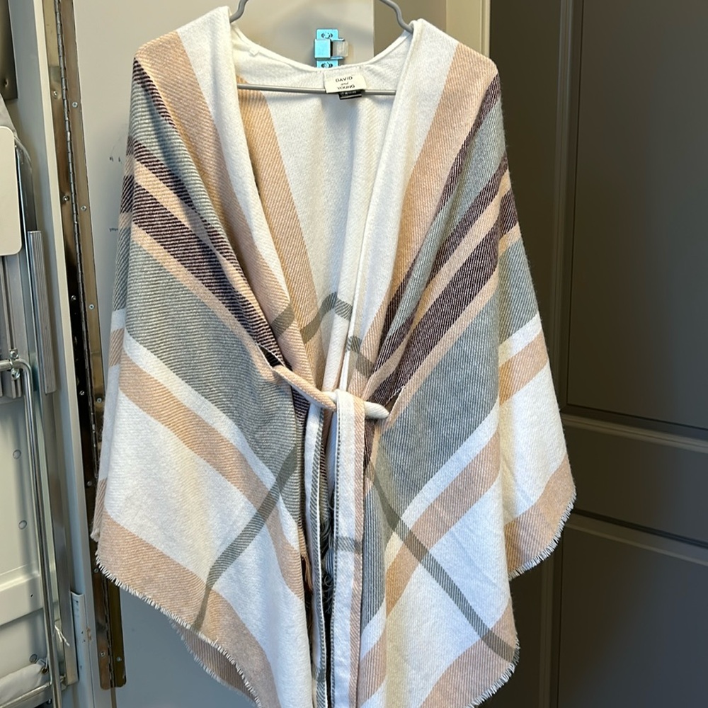 Lightweight belted cape
